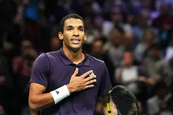 tennisser nummer 10 bespreekt de iraanse aanval tijdens zijn vlucht naar dubai en deelt zijn ervaringen en reacties daarop.