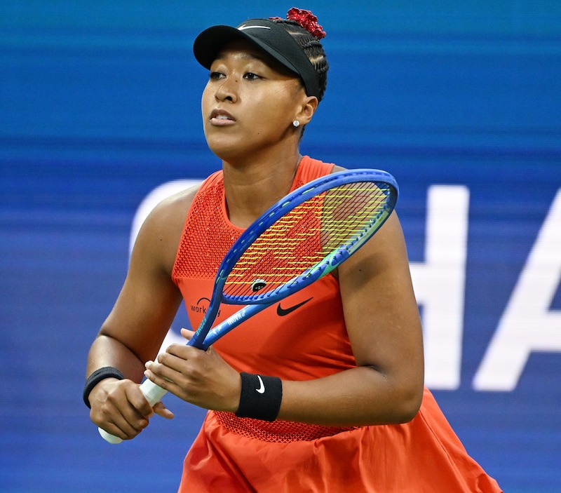 tennisster wil snel dubai verlaten vanwege onvoorziene omstandigheden en zoekt veilige uitweg.